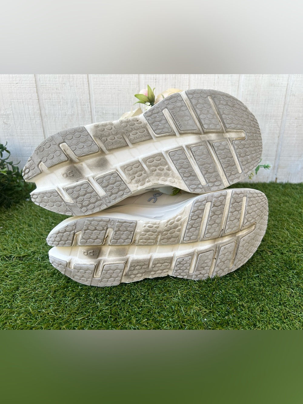 On Cloud Running Shoes -Frost | Glacier
Cloudrunner 3 women size 8 gently used - Picture 16 of 16